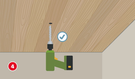 Eine schematische Darstellung zeigt das Bohren eines Anschlusslochs für eine Deckenlampe in eine Holzpaneeldecke. Ein Akkubohrer wird von unten angesetzt, ein Häkchen markiert die korrekte Durchführung. Unten links ist ein roter Kreis mit einer weißen 4