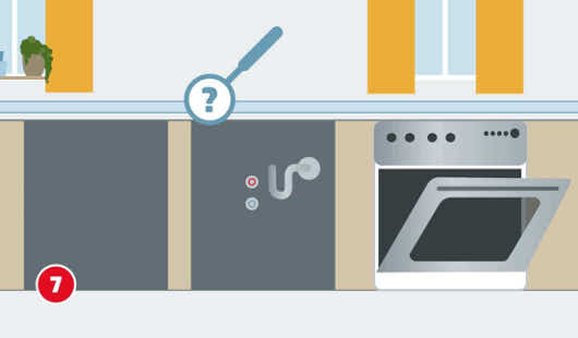 Eine schematische Darstellung zeigt das probeweise Auflegen und Ausrichten einer neuen Küchenarbeitsplatte. Die Platte liegt locker auf zwei Unterschränken, über der Fuge ist ein Vergrößerungsglas mit Fragezeichen dargestellt. Unten links ist ein roter Kreis mit einer weißen 7