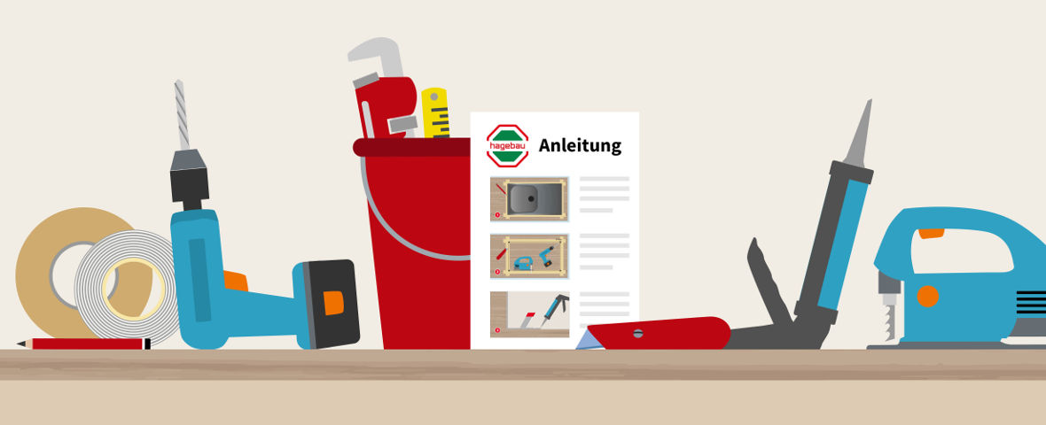 Illustration einer Hagebau-Anleitung zum Einbau eines Spülbeckens. In der Mitte befindet sich ein Anleitungsblatt mit drei bebilderten Schritten. Um das Blatt herum sind verschiedene Werkzeuge und Materialien auf einer Werkbank verteilt: ein Akkuschrauber, Klebeband, Bleistift, Maßband, verstellbarer Schraubenschlüssel, Silikonpistole, Cutter-Messer und Stichsäge. Ein Eimer mit Rohrzange und Wasserwaage steht ebenfalls bereit.