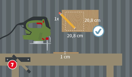 Eine schematische Darstellung zeigt das Anzeichnen und Zuschneiden der Bodenplatte für eine Gartenlampe. Mit Bleistift wird ein Quadrat von 20,8 cm Seitenlänge auf ein 1 cm starkes Holzbrett gezeichnet. Eine Stichsäge steht bereit, um das Werkstück an einer Werkbank auszuschneiden. Unten links ist ein roter Kreis mit einer weißen 7