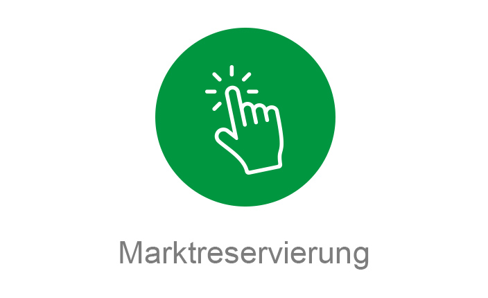 Grüner Kreis mit weißem Symbol einer Hand, die mit dem Zeigefinger auf ein Element tippt. Um die Fingerspitze sind kleine Linien als Klickzeichen dargestellt. Darunter graue Schrift: Marktreservierung