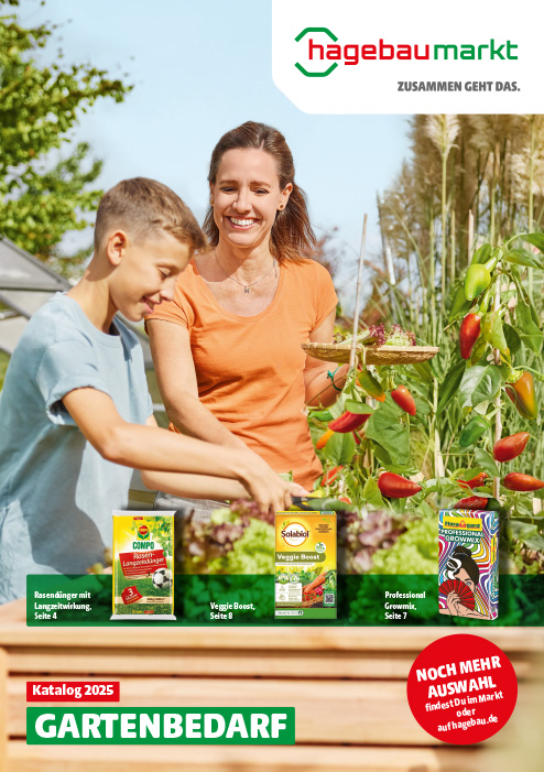 Die Titelseite eines Kataloges zum Thema Gartenbedarf, auf der eine Frau und ein Junge vor einem Hochbeet stehen.