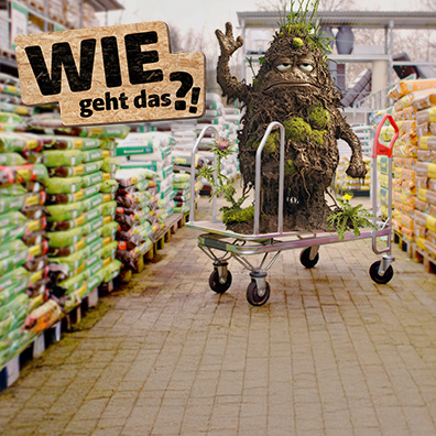 Ein Erdmonsterchen auf einem Einkaufswagen im Baumarkt