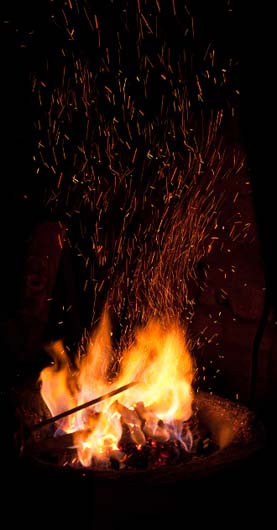 Kamin mit Funkenschutz bei Funkenflug