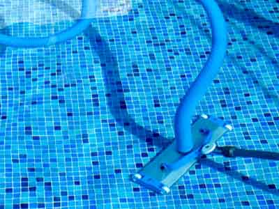 Poolroboter im Wasser